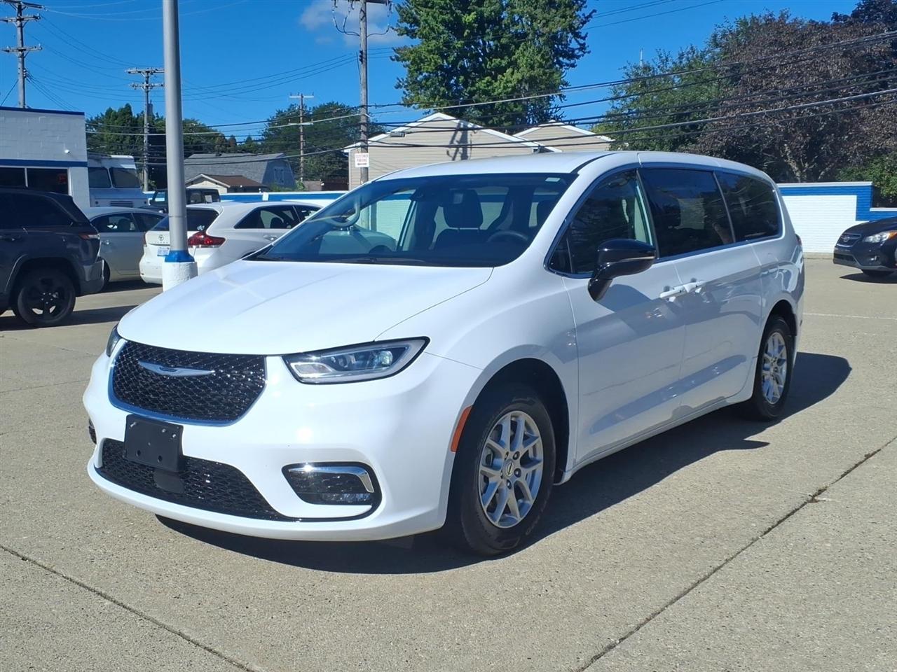Chrysler Pacifica Touring L FWD 2024