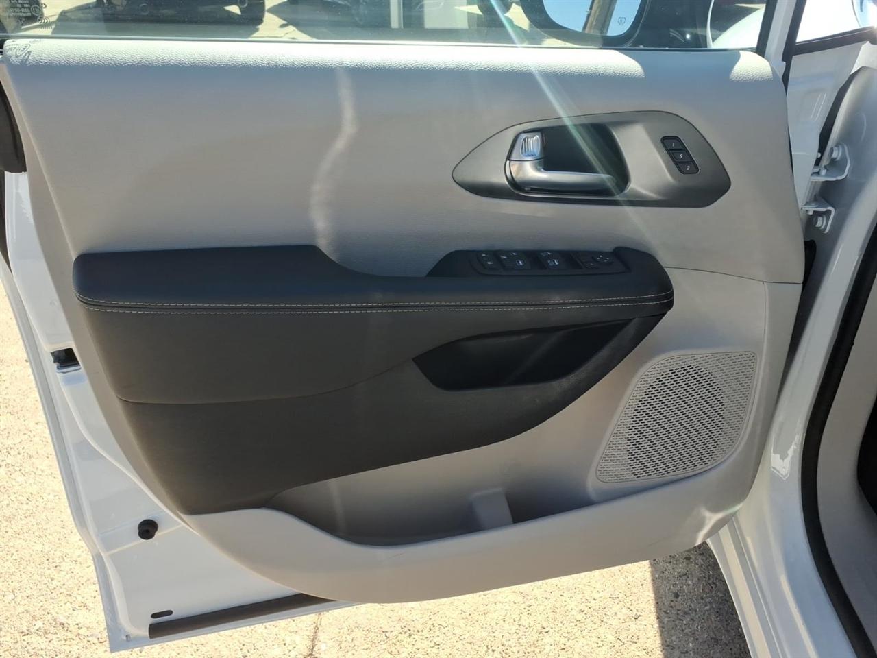 Chrysler Pacifica Touring L FWD 2024