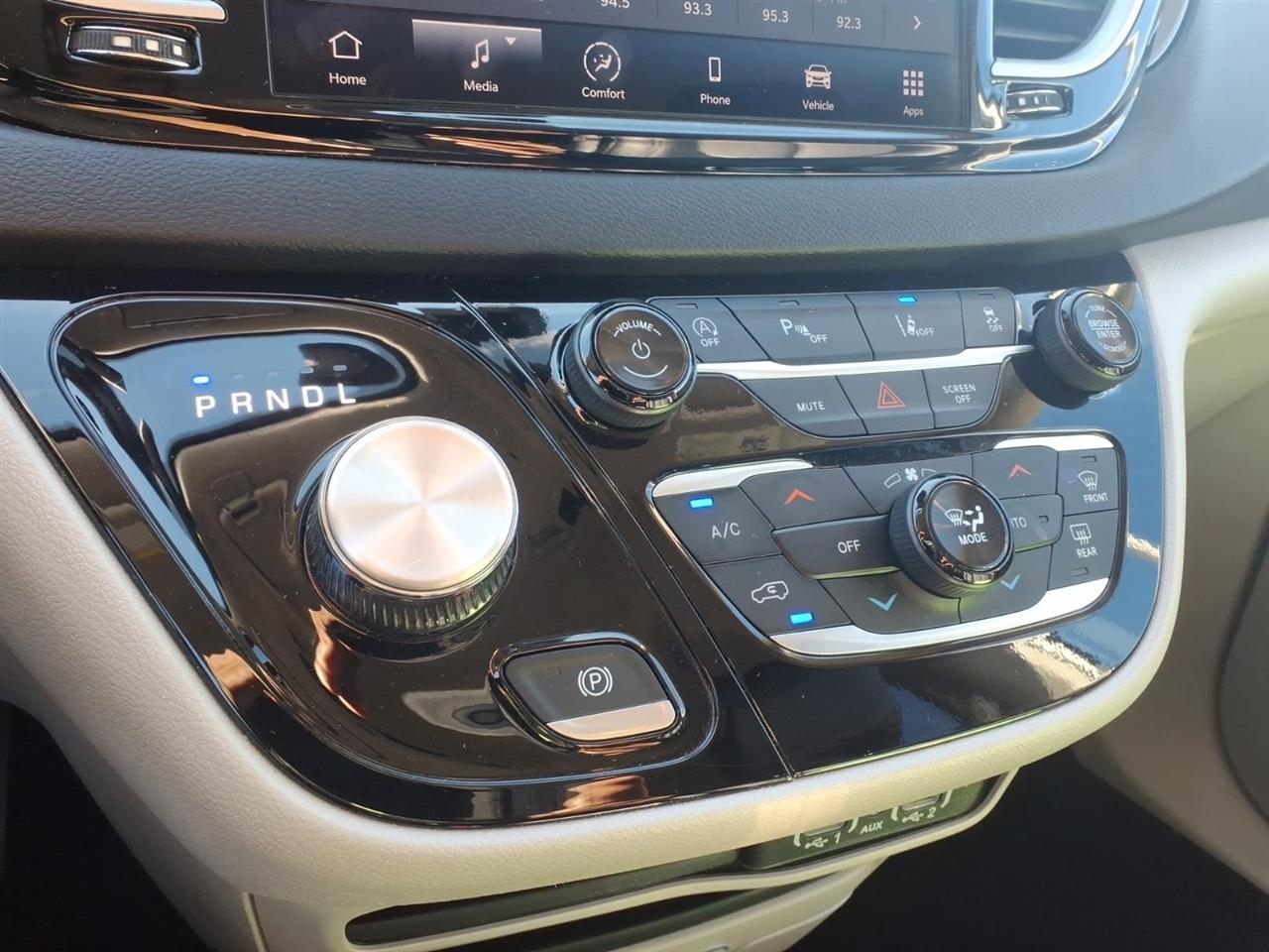 Chrysler Pacifica Touring L FWD 2024