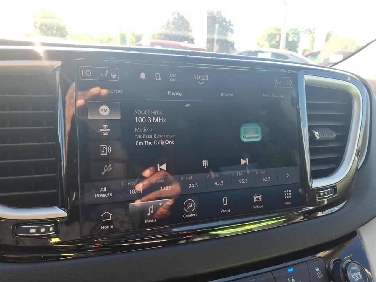 Chrysler Pacifica Touring L FWD 2024