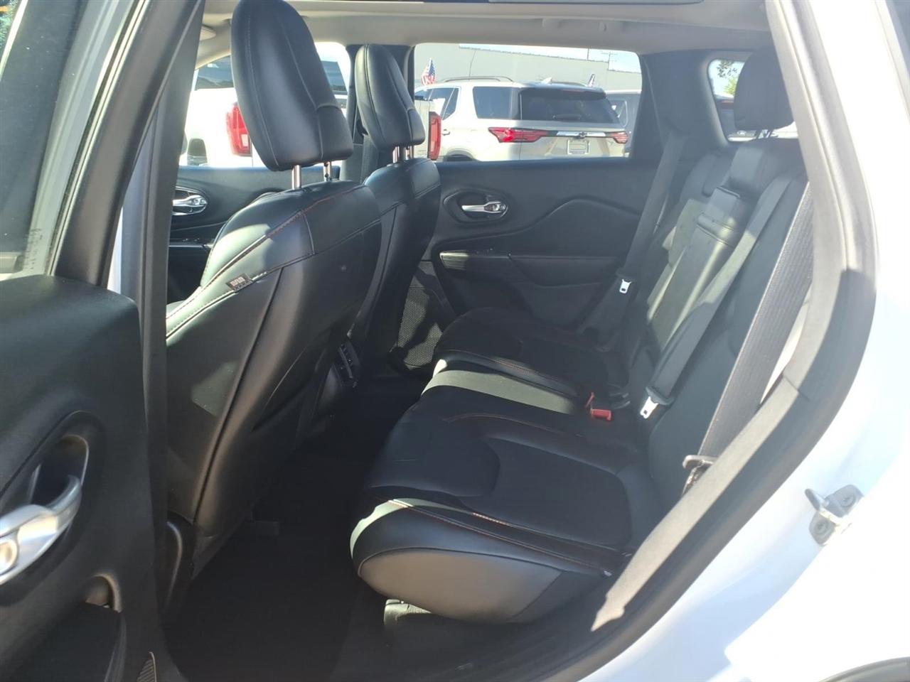 Jeep Cherokee 4WD 4dr Trailhawk 2015