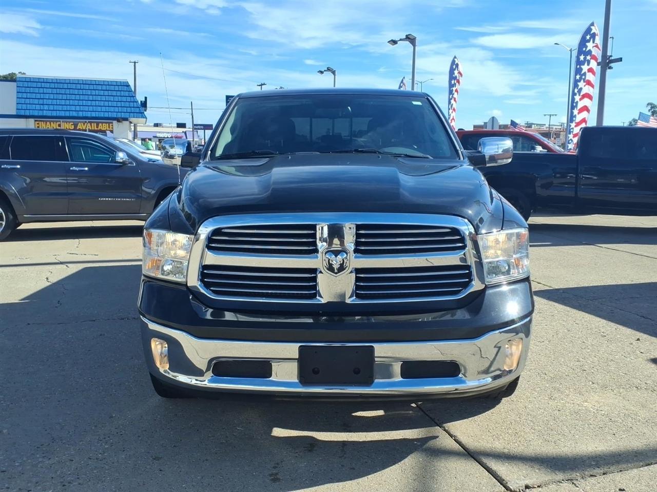RAM 1500 4WD Crew Cab 140.5" SLT 2016