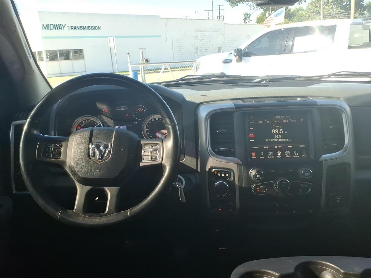 RAM 1500 4WD Crew Cab 140.5" SLT 2016