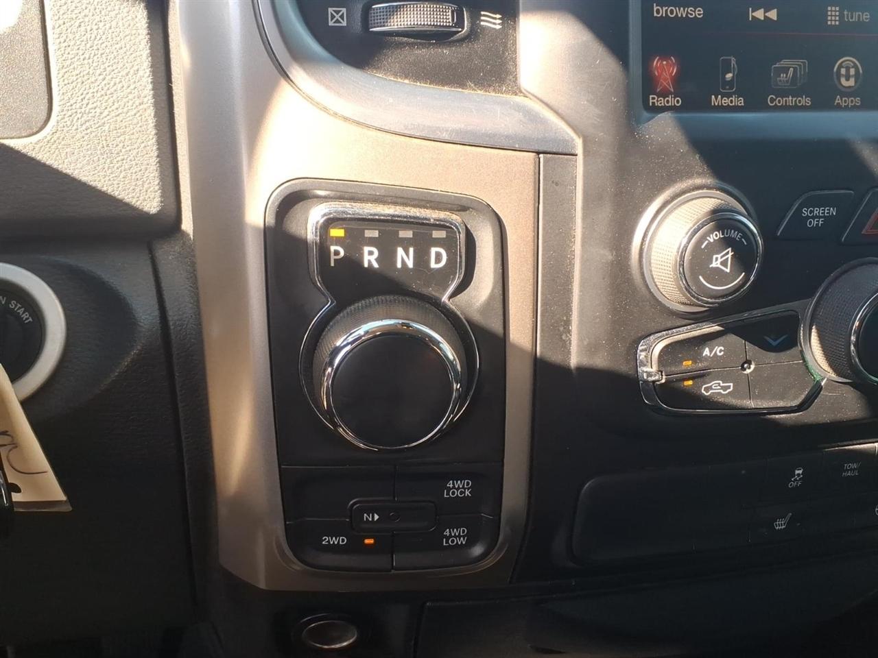 RAM 1500 4WD Crew Cab 140.5" SLT 2016