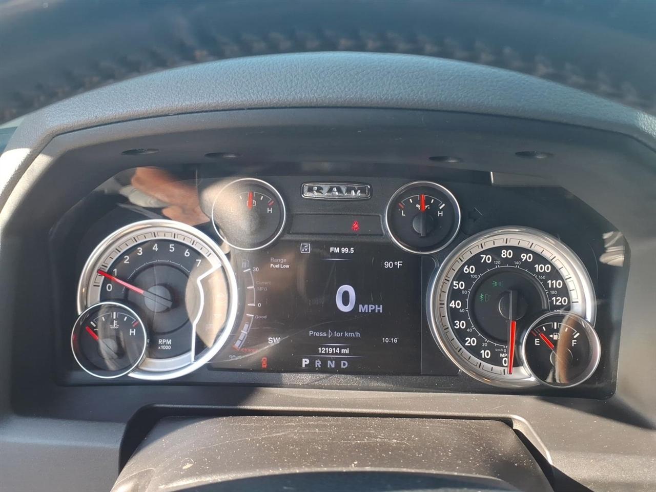 RAM 1500 4WD Crew Cab 140.5" SLT 2016