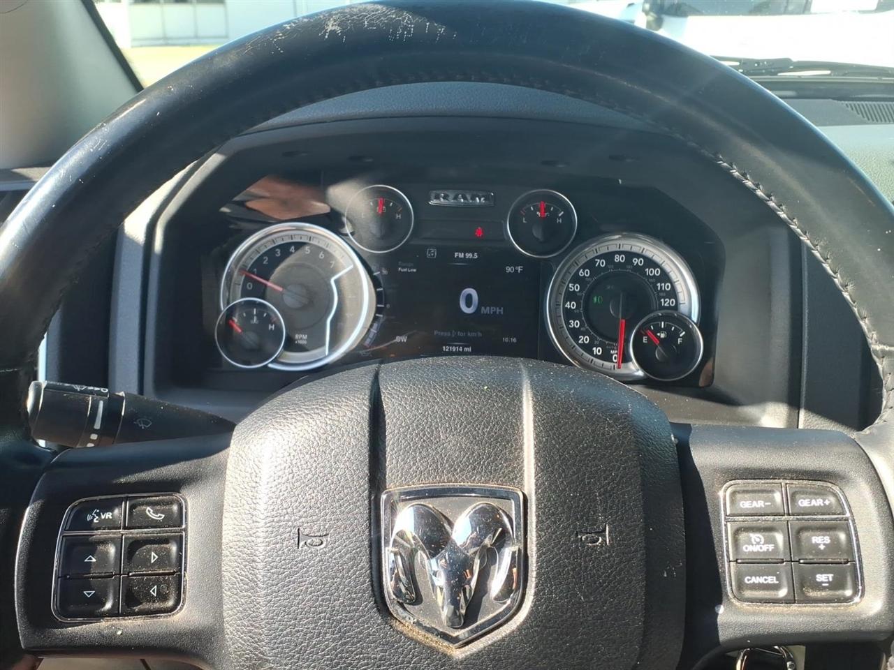 RAM 1500 4WD Crew Cab 140.5" SLT 2016