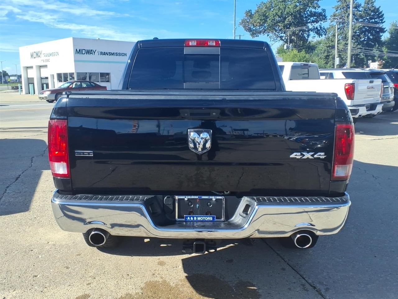 RAM 1500 4WD Crew Cab 140.5" SLT 2016