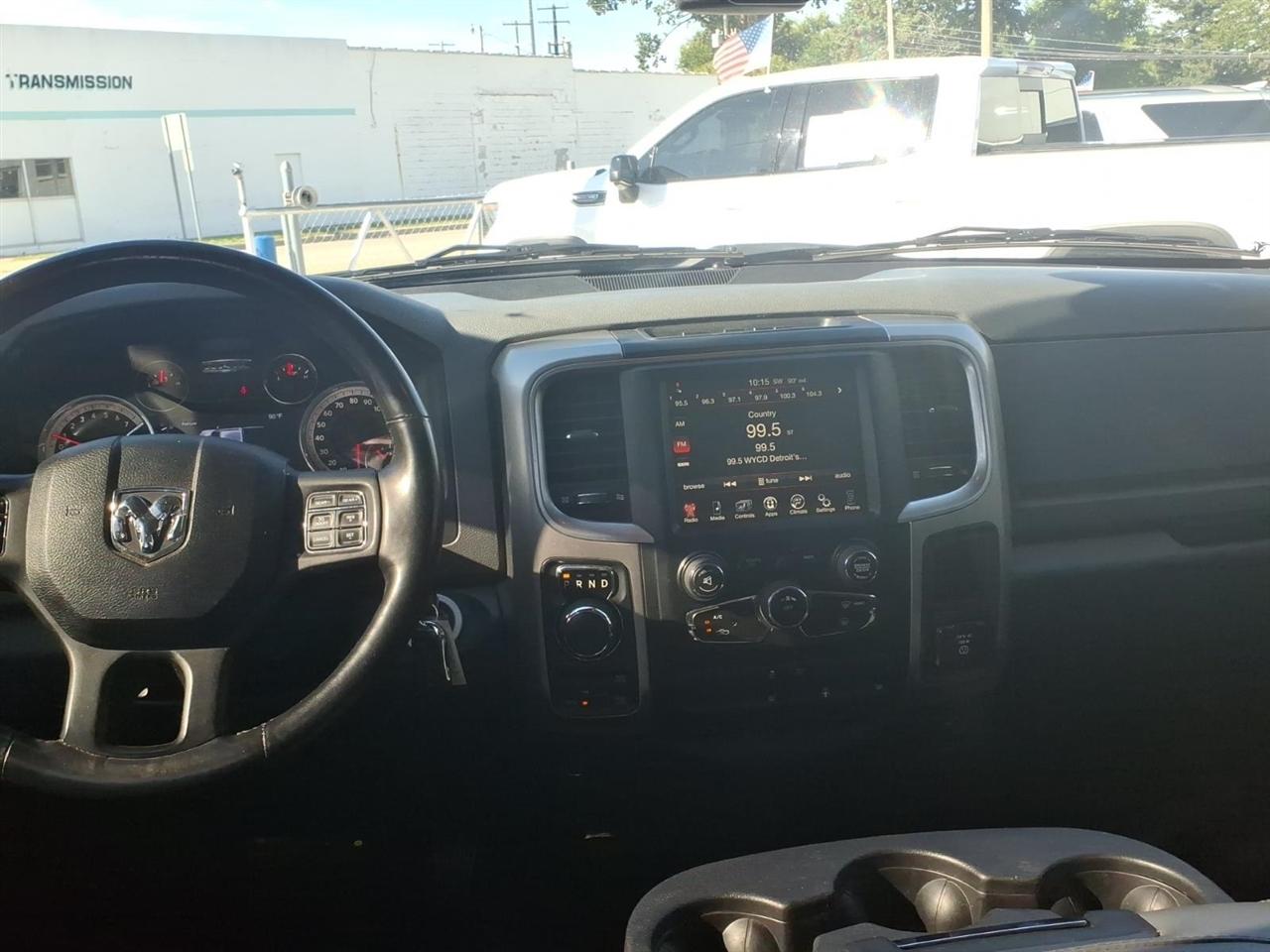 RAM 1500 4WD Crew Cab 140.5" SLT 2016