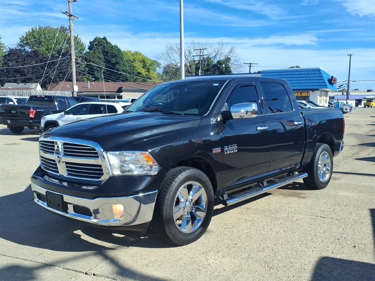 RAM 1500 4WD Crew Cab 140.5" SLT 2016