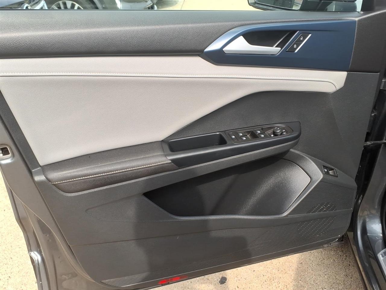 Volkswagen Taos SE FWD 2024