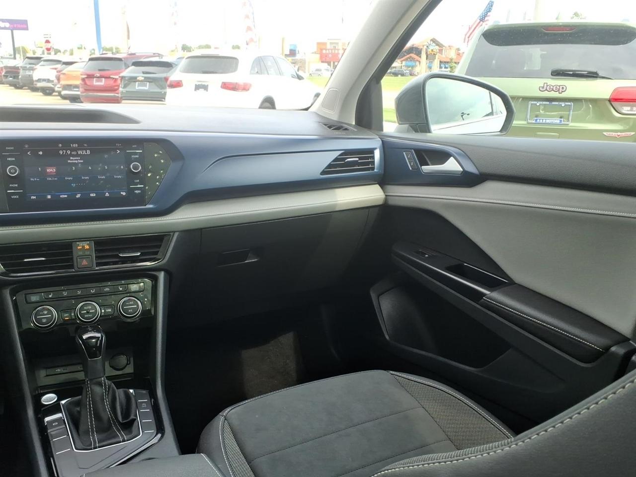 Volkswagen Taos SE FWD 2024