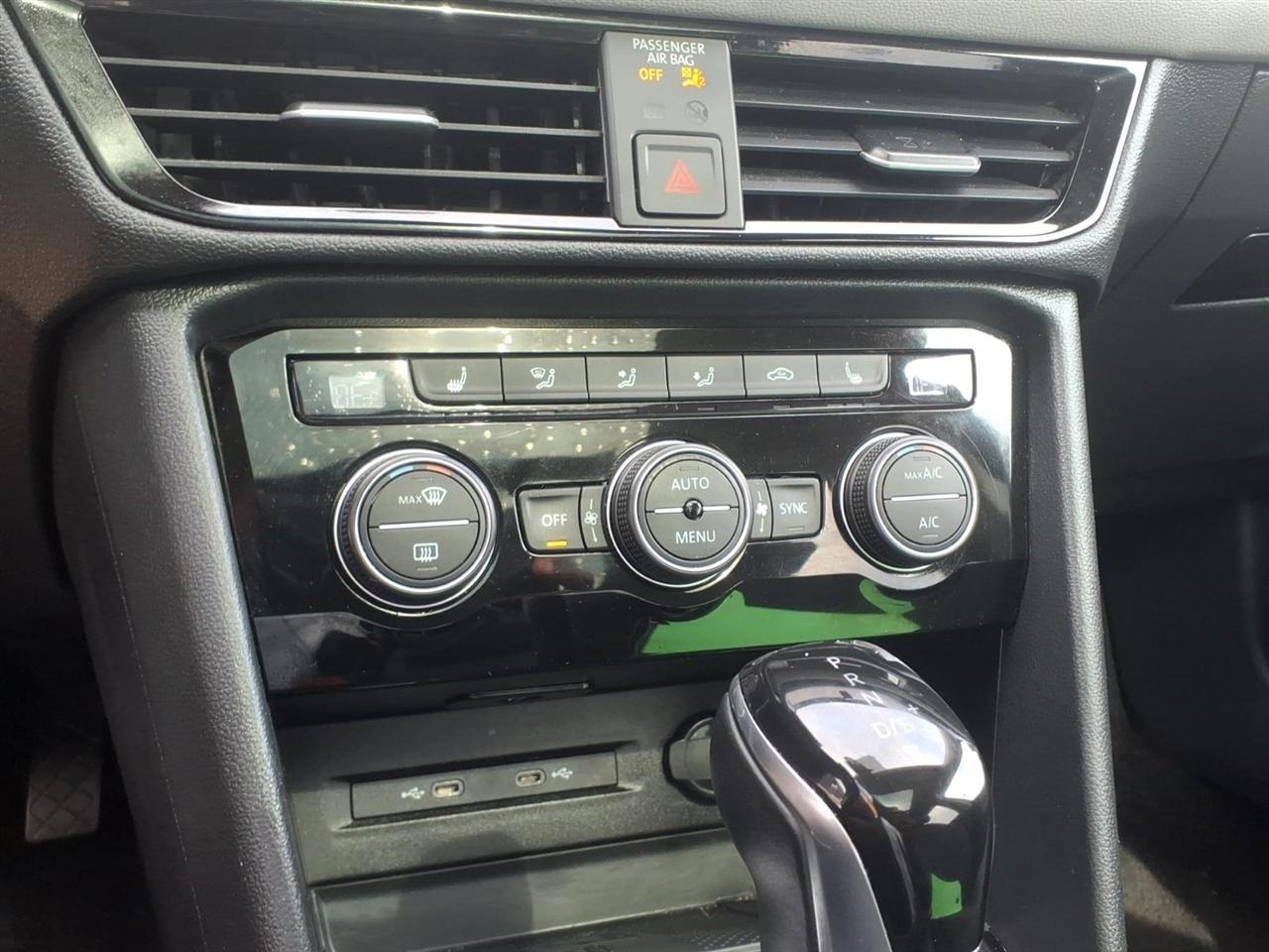 Volkswagen Taos SE FWD 2024