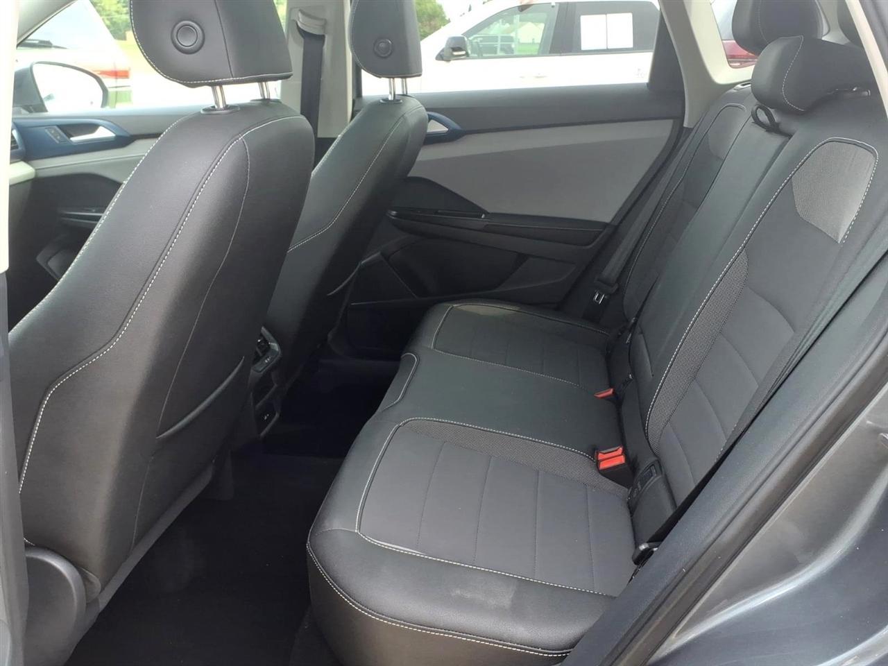 Volkswagen Taos SE FWD 2024