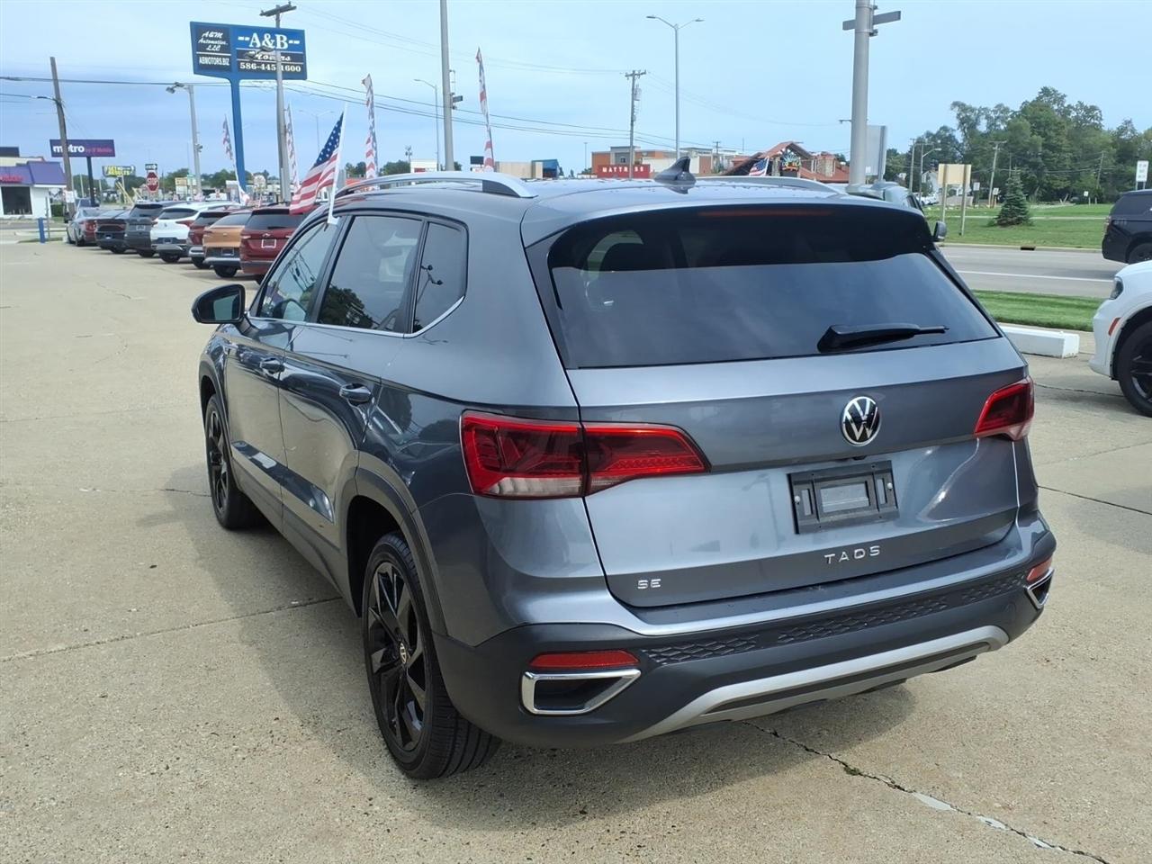 Volkswagen Taos SE FWD 2024