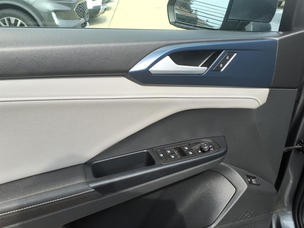 Volkswagen Taos SE FWD 2024