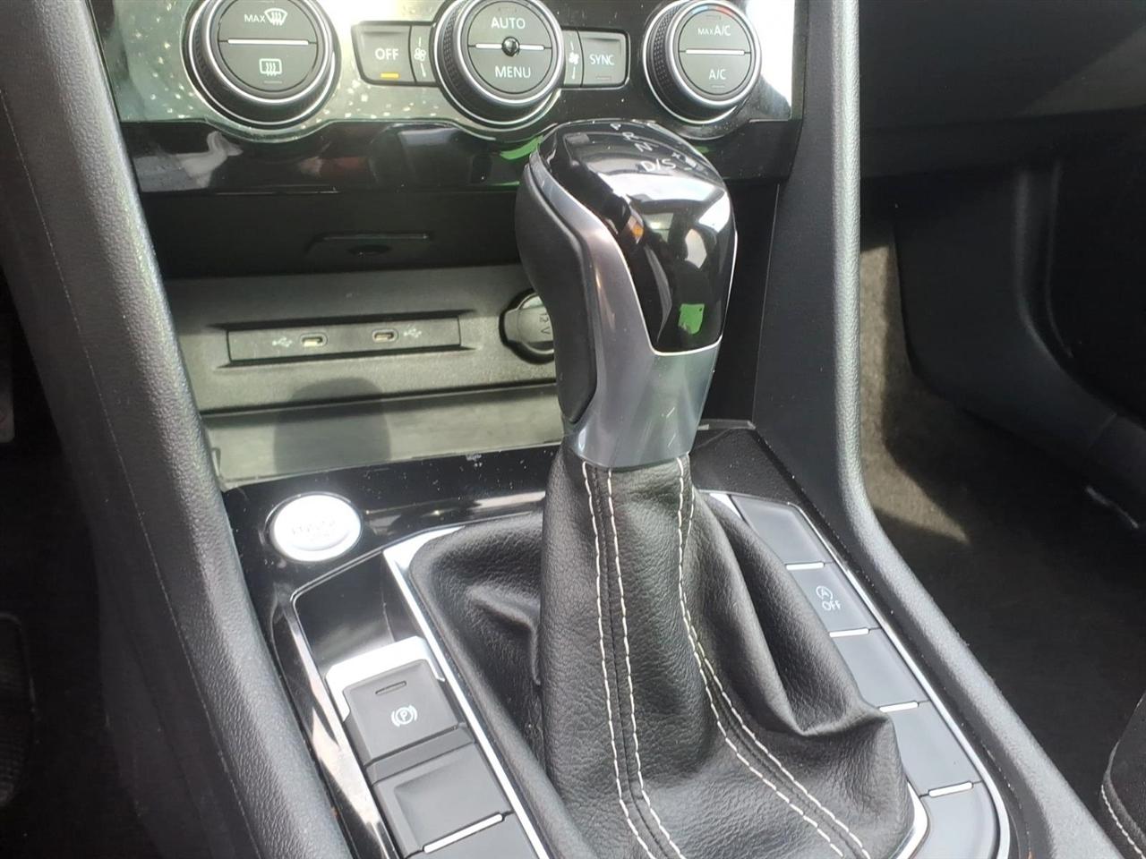 Volkswagen Taos SE FWD 2024