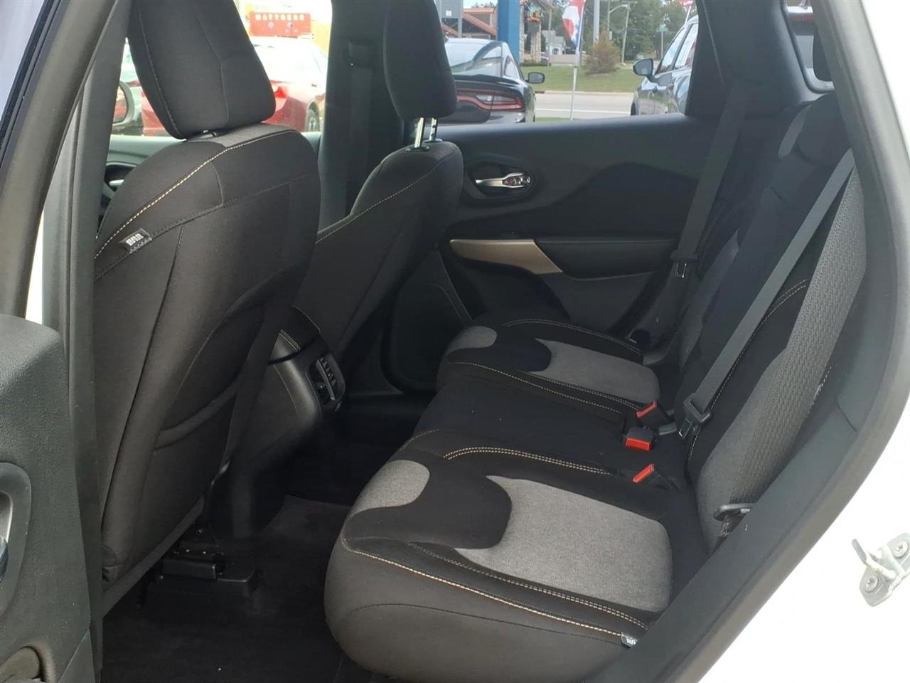Jeep Cherokee 4WD 4dr Sport 2017