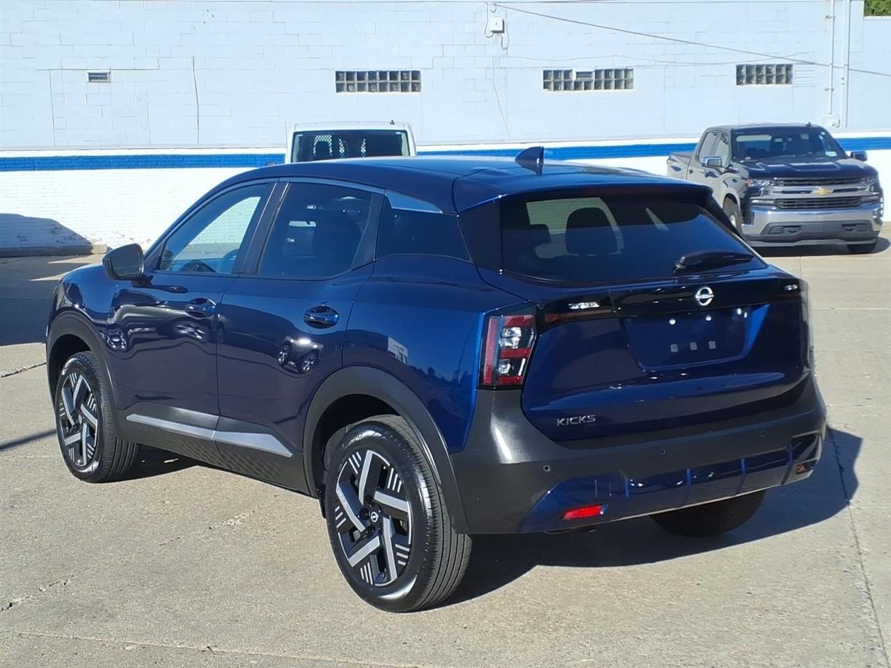 Nissan Kicks SV FWD 2025