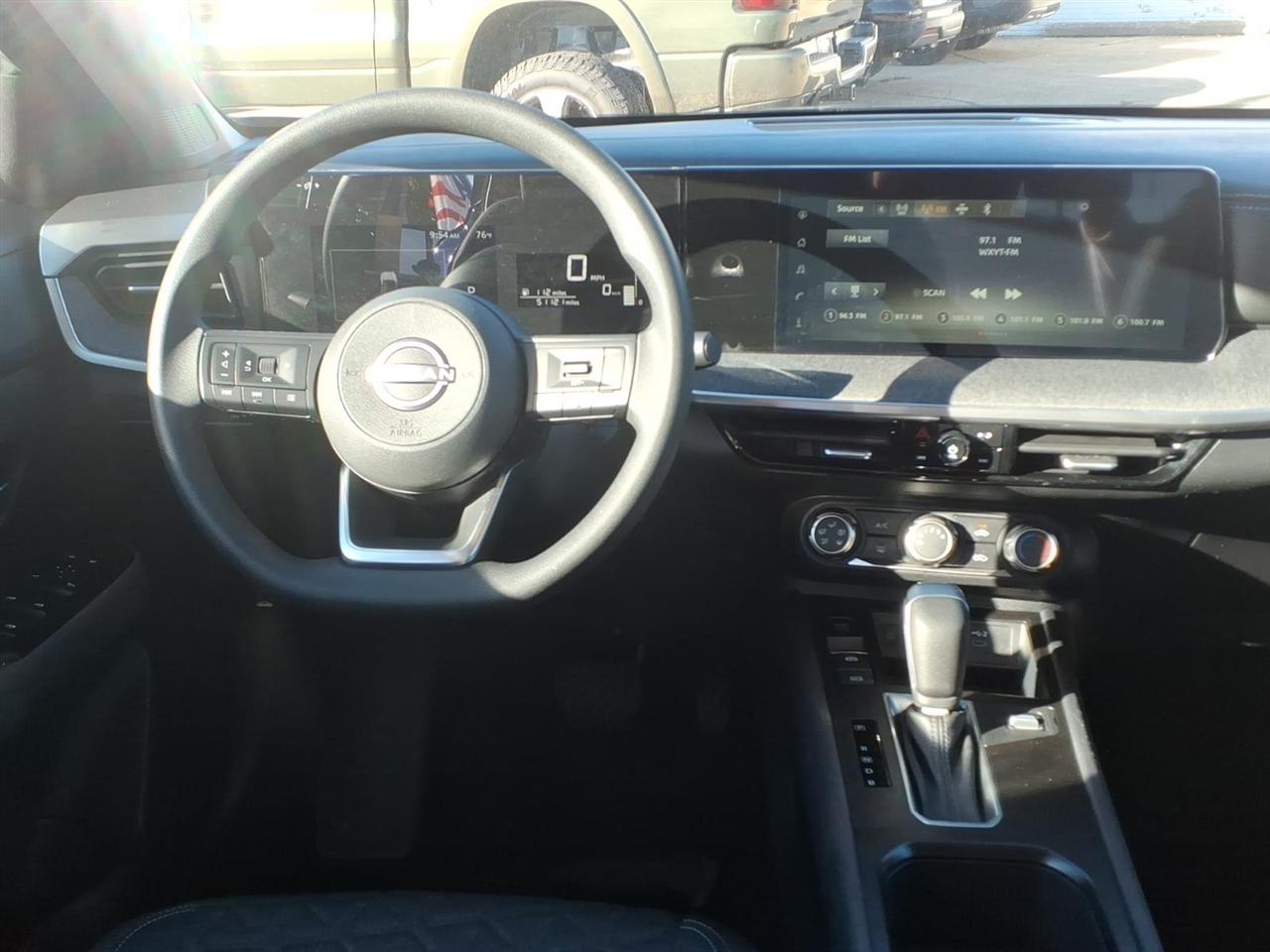 Nissan Kicks SV FWD 2025