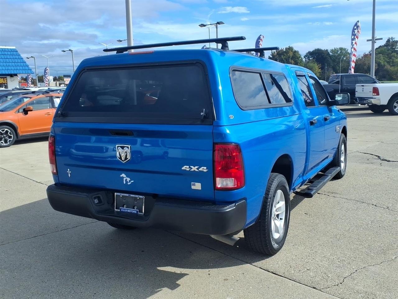 RAM 1500 Classic Tradesman 4x4 Quad Cab 6'4" Box 2023