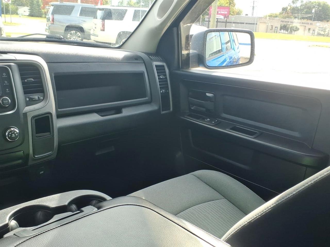 RAM 1500 Classic Tradesman 4x4 Quad Cab 6'4" Box 2023