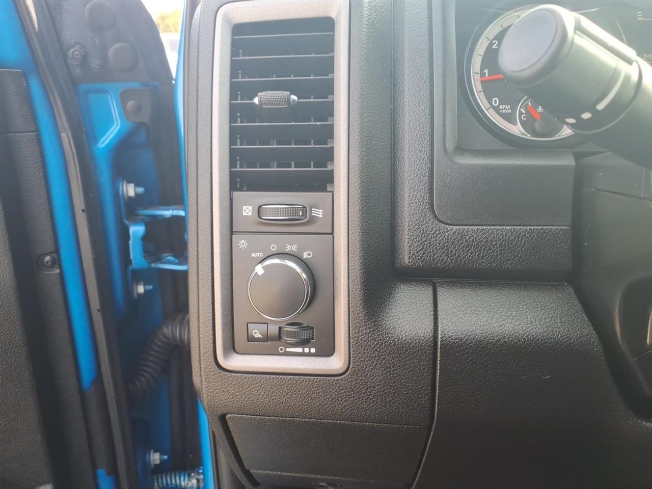 RAM 1500 Classic Tradesman 4x4 Quad Cab 6'4" Box 2023