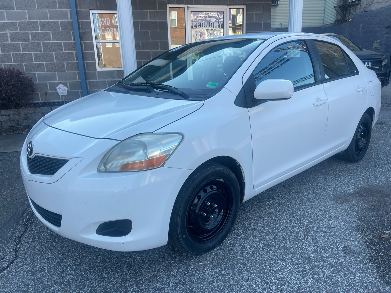 2011 Toyota Yaris 4dr Sdn Man (Natl)
