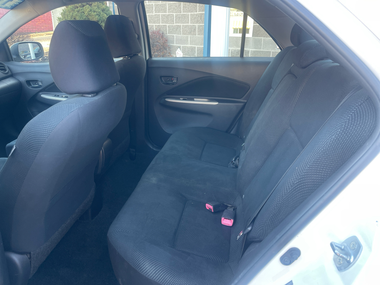 Toyota Yaris 4dr Sdn Man (Natl) 2011