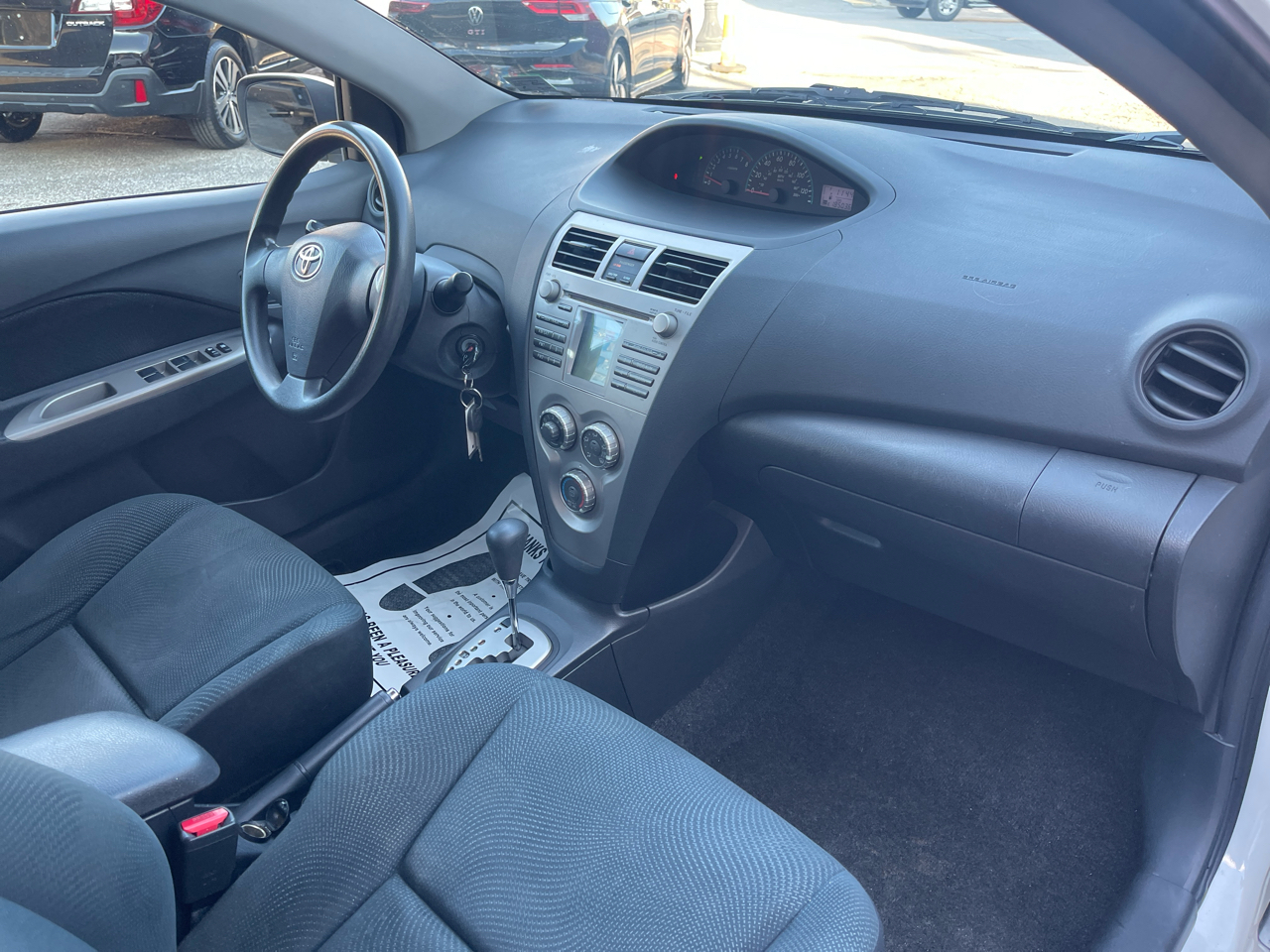 Toyota Yaris 4dr Sdn Man (Natl) 2011