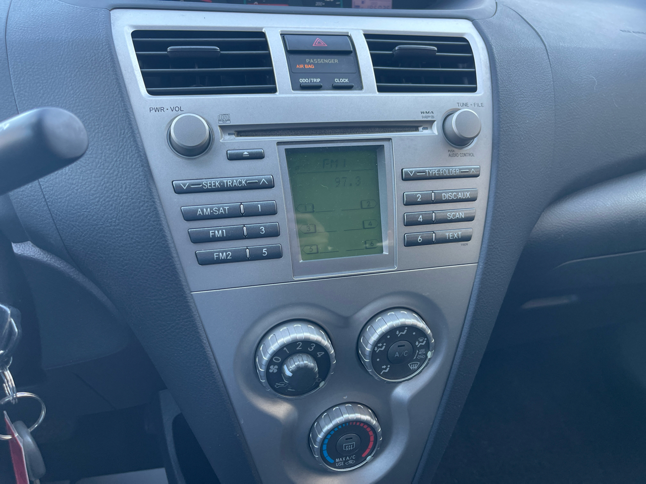 Toyota Yaris 4dr Sdn Man (Natl) 2011