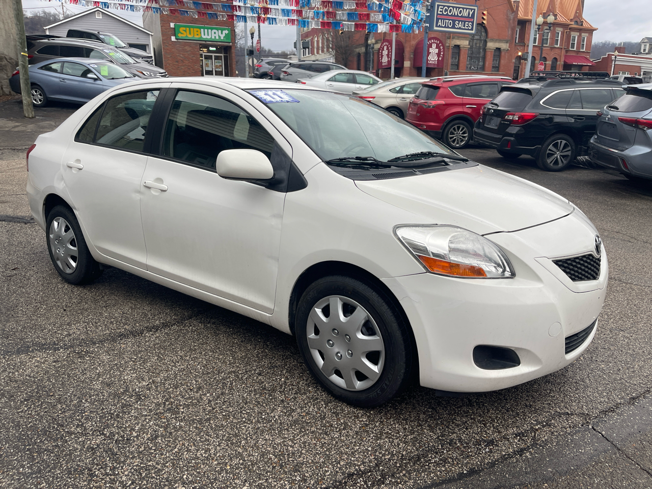 Toyota Yaris 4dr Sdn Man (Natl) 2011