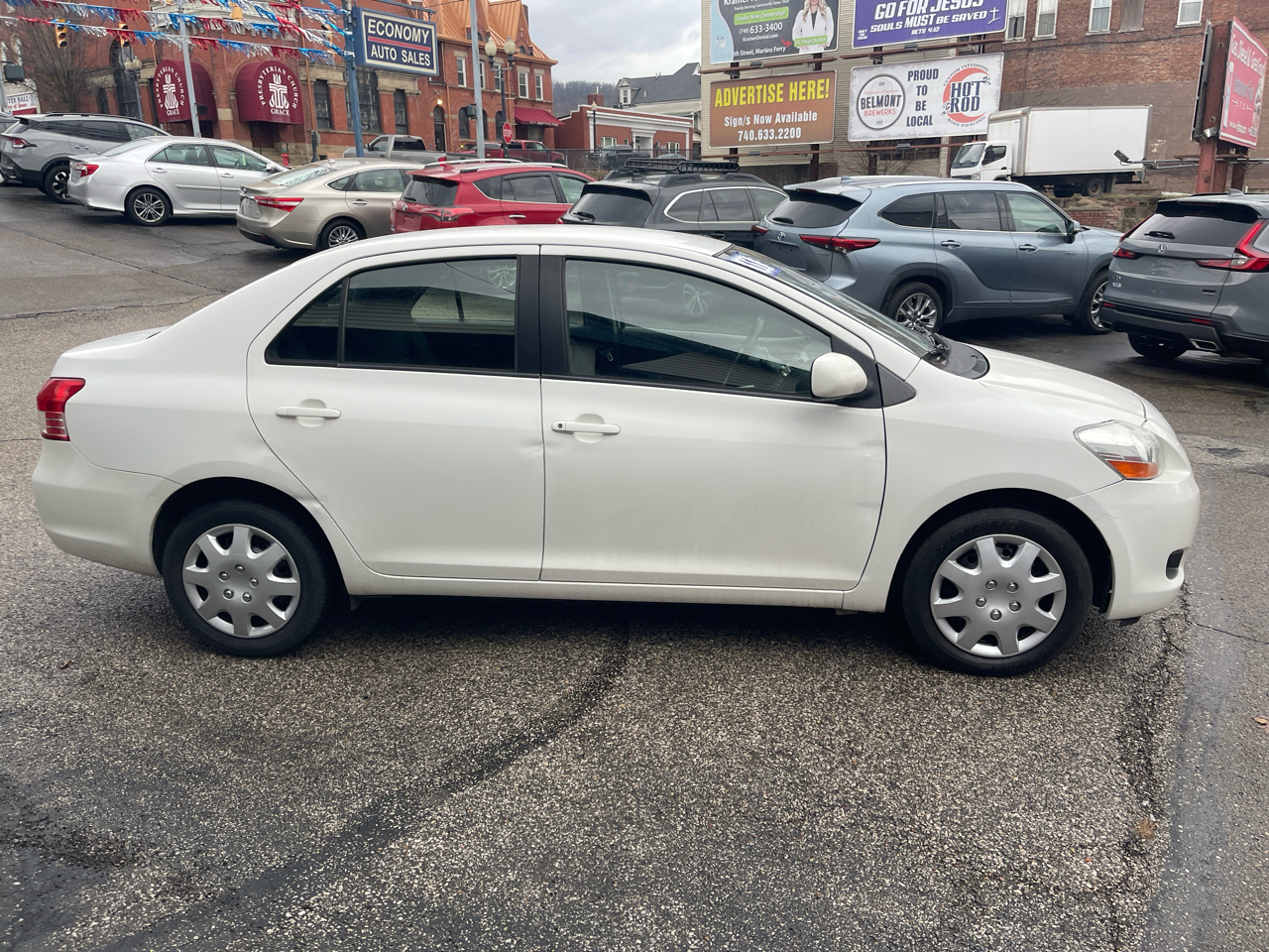 Toyota Yaris 4dr Sdn Man (Natl) 2011