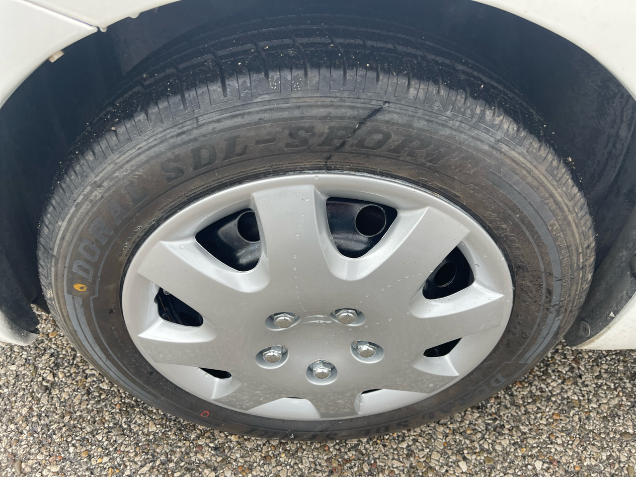 Toyota Yaris 4dr Sdn Man (Natl) 2011