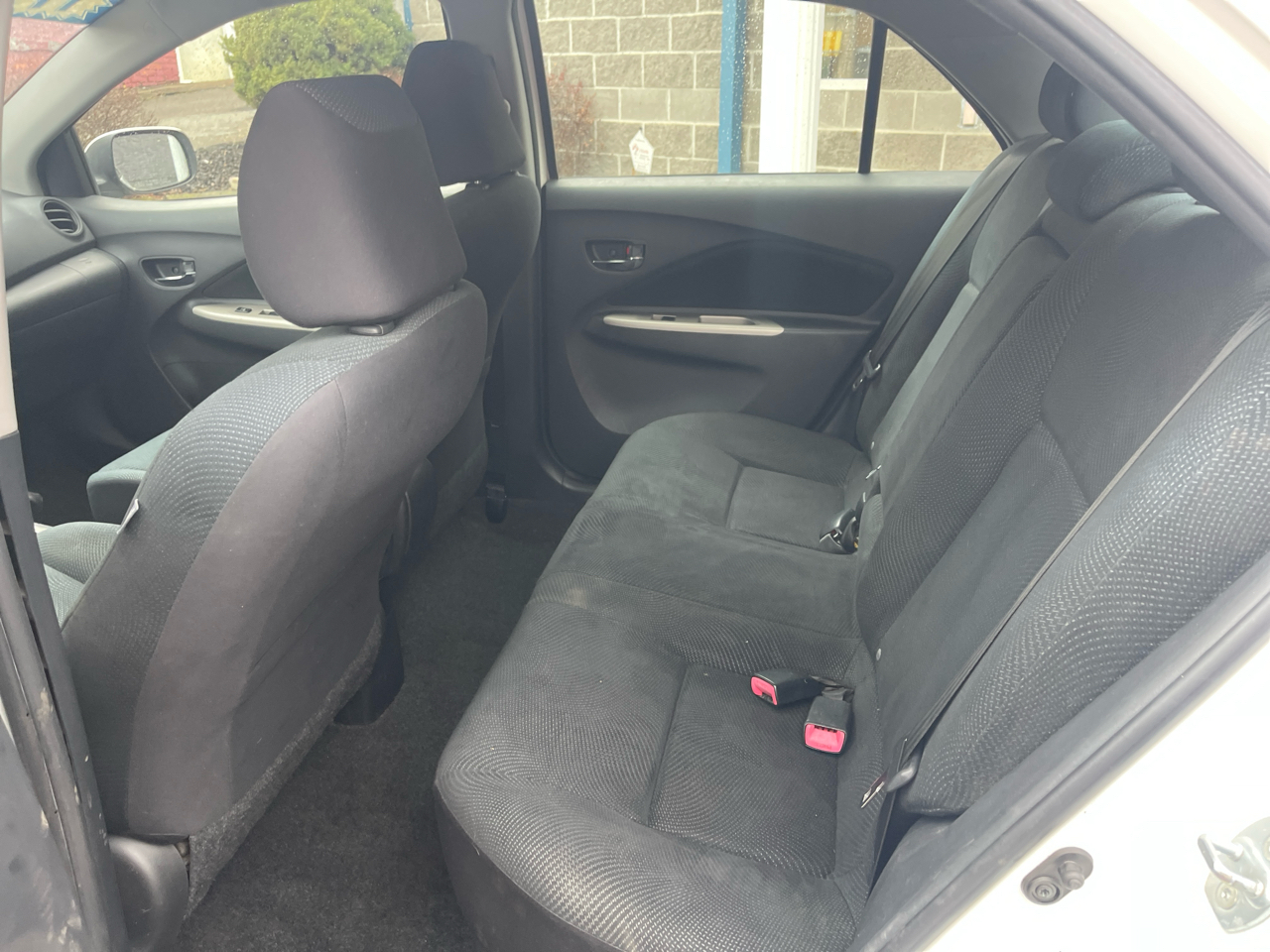 Toyota Yaris 4dr Sdn Man (Natl) 2011