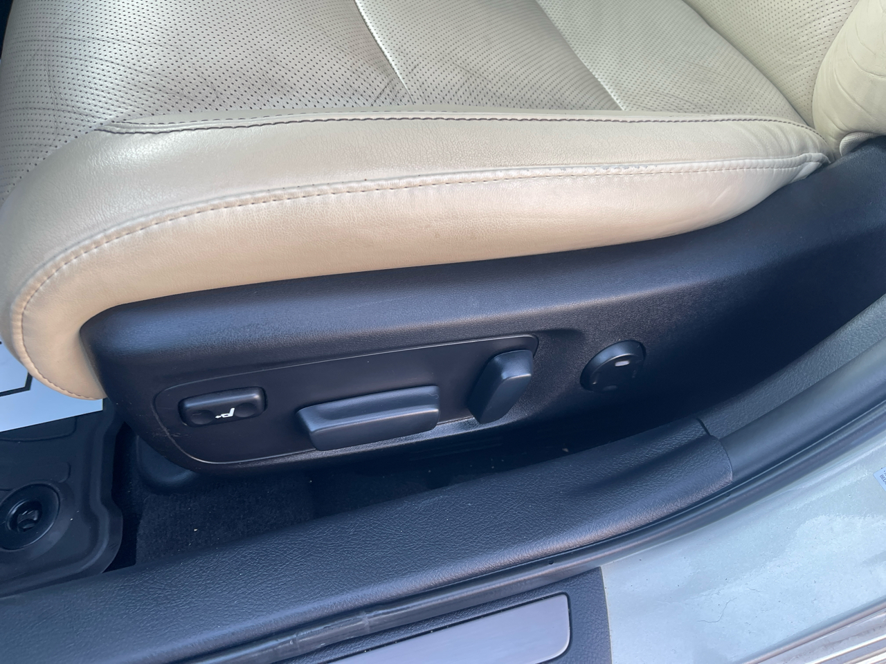 Toyota Avalon Hybrid 4dr Sdn XLE Touring (Natl) 2014