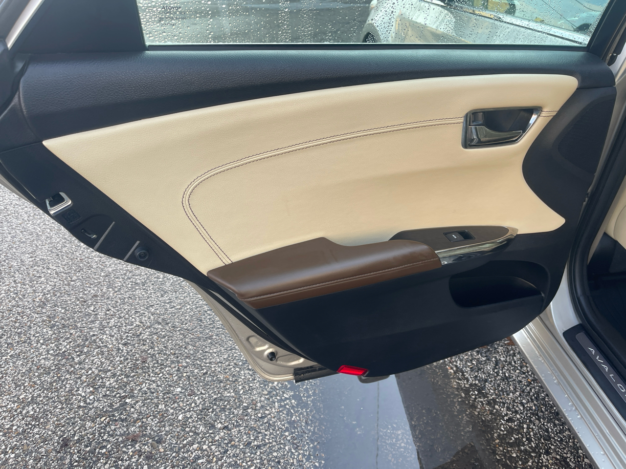 Toyota Avalon Hybrid 4dr Sdn XLE Touring (Natl) 2014