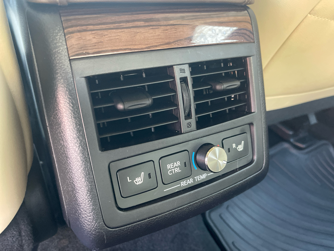 Toyota Avalon Hybrid 4dr Sdn XLE Touring (Natl) 2014