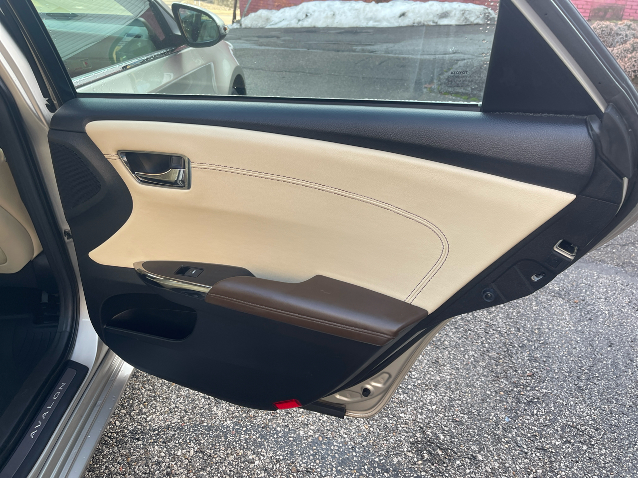 Toyota Avalon Hybrid 4dr Sdn XLE Touring (Natl) 2014