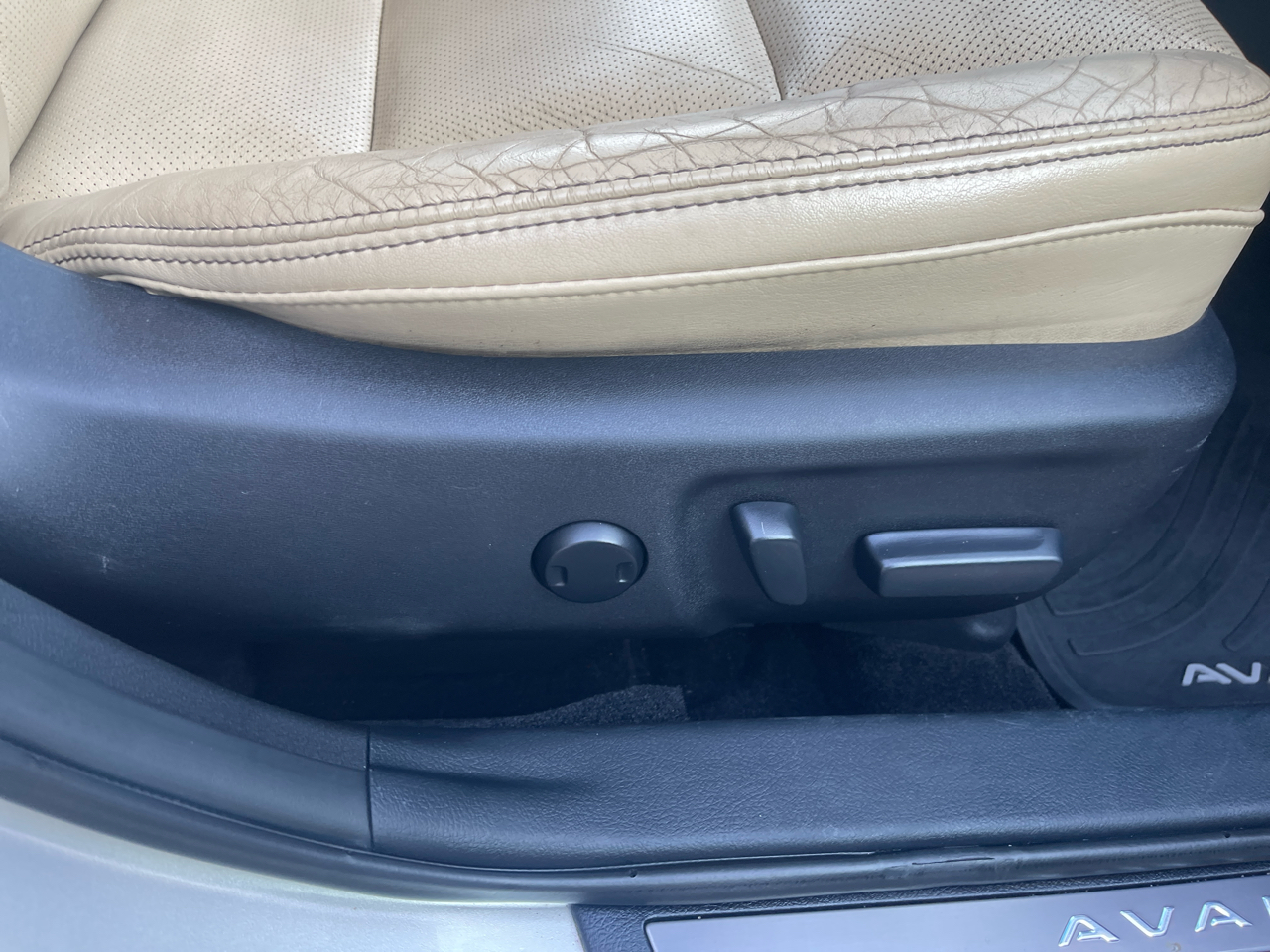 Toyota Avalon Hybrid 4dr Sdn XLE Touring (Natl) 2014