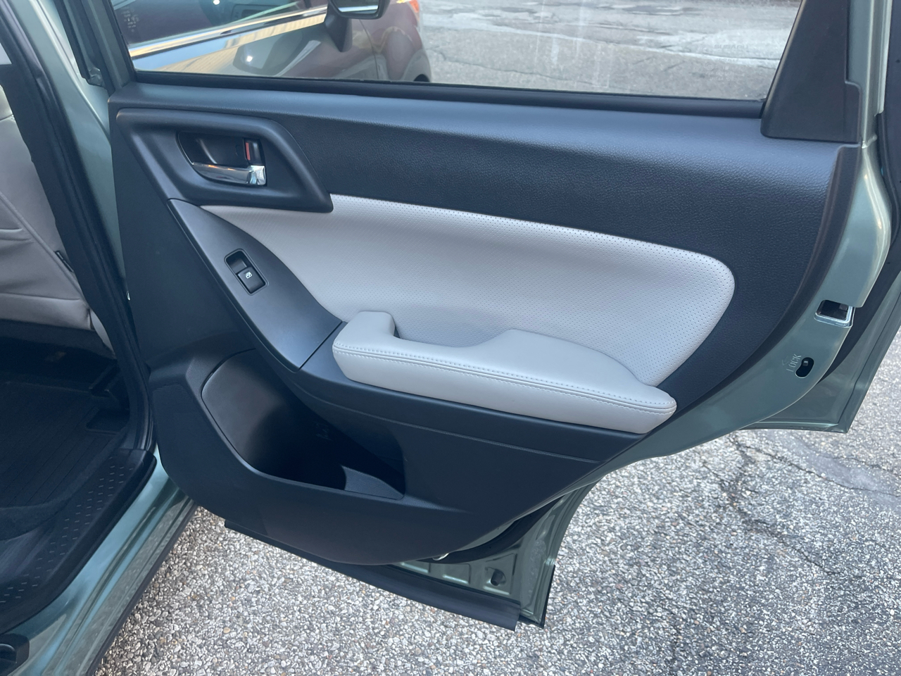 Subaru Forester 4dr Auto 2.5i Limited PZEV 2014