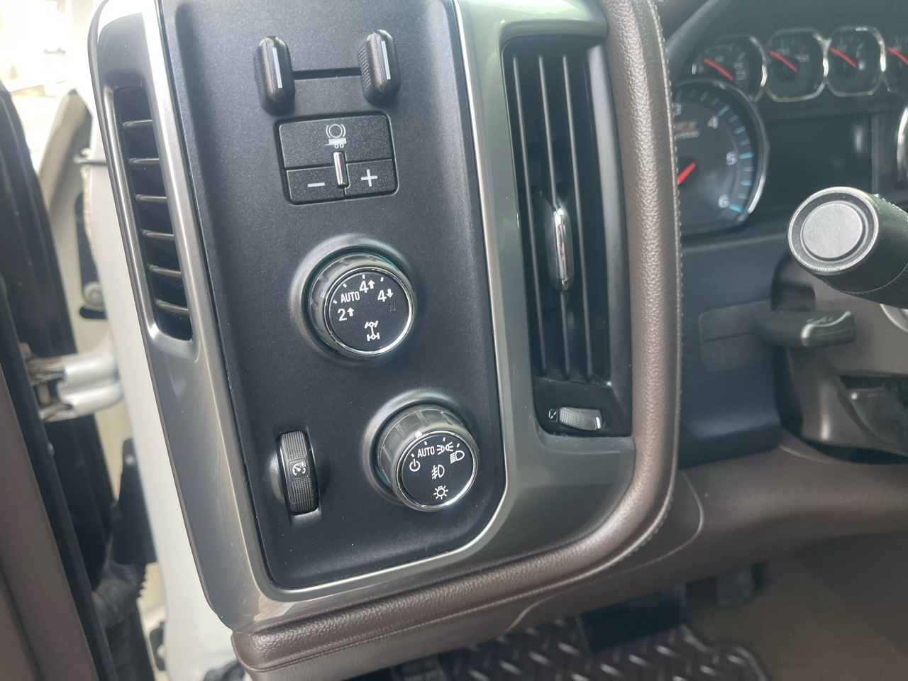 Chevrolet Silverado 1500 4WD Crew Cab 153.0" LTZ w/2LZ 2015