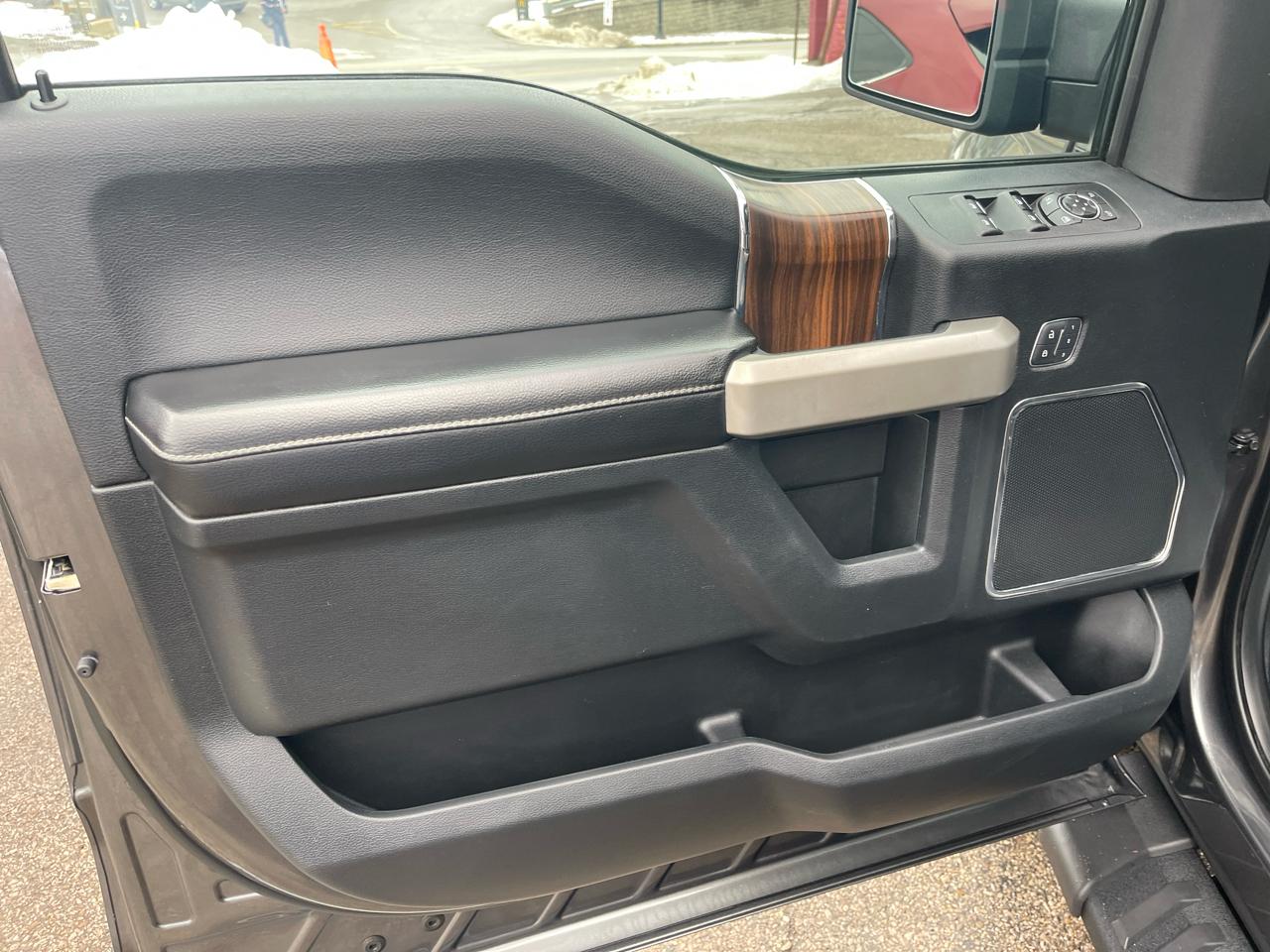 Ford F-150 2WD SuperCrew 157" Lariat 2017