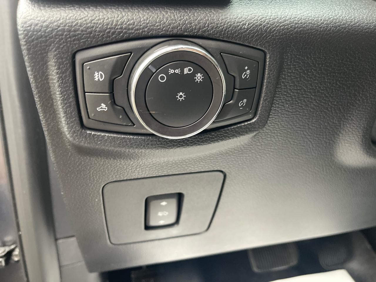 Ford F-150 2WD SuperCrew 157" Lariat 2017