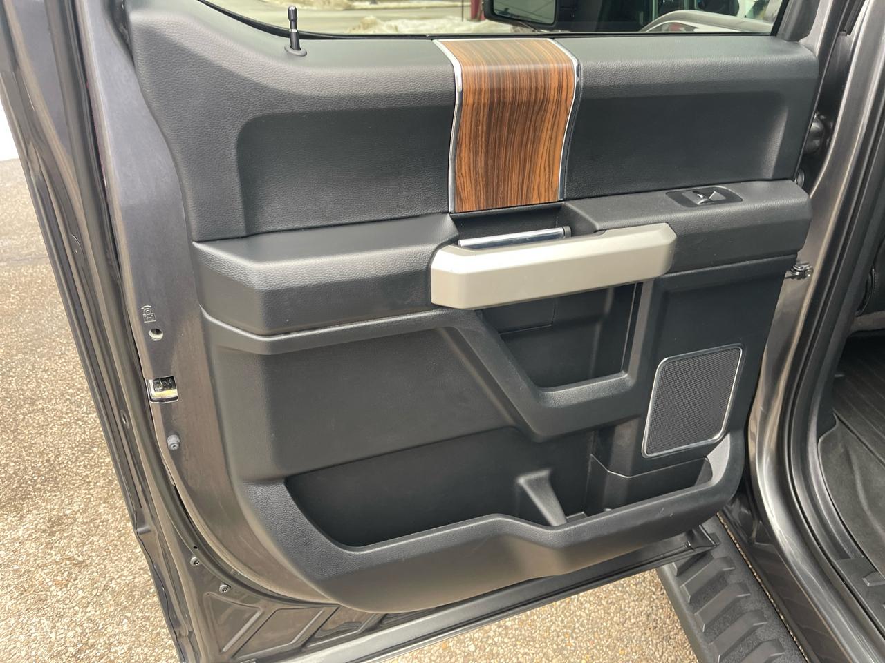 Ford F-150 2WD SuperCrew 157" Lariat 2017