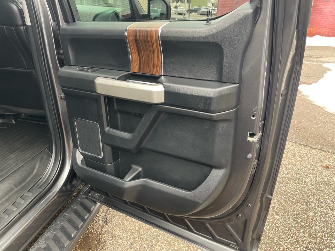 Ford F-150 2WD SuperCrew 157" Lariat 2017