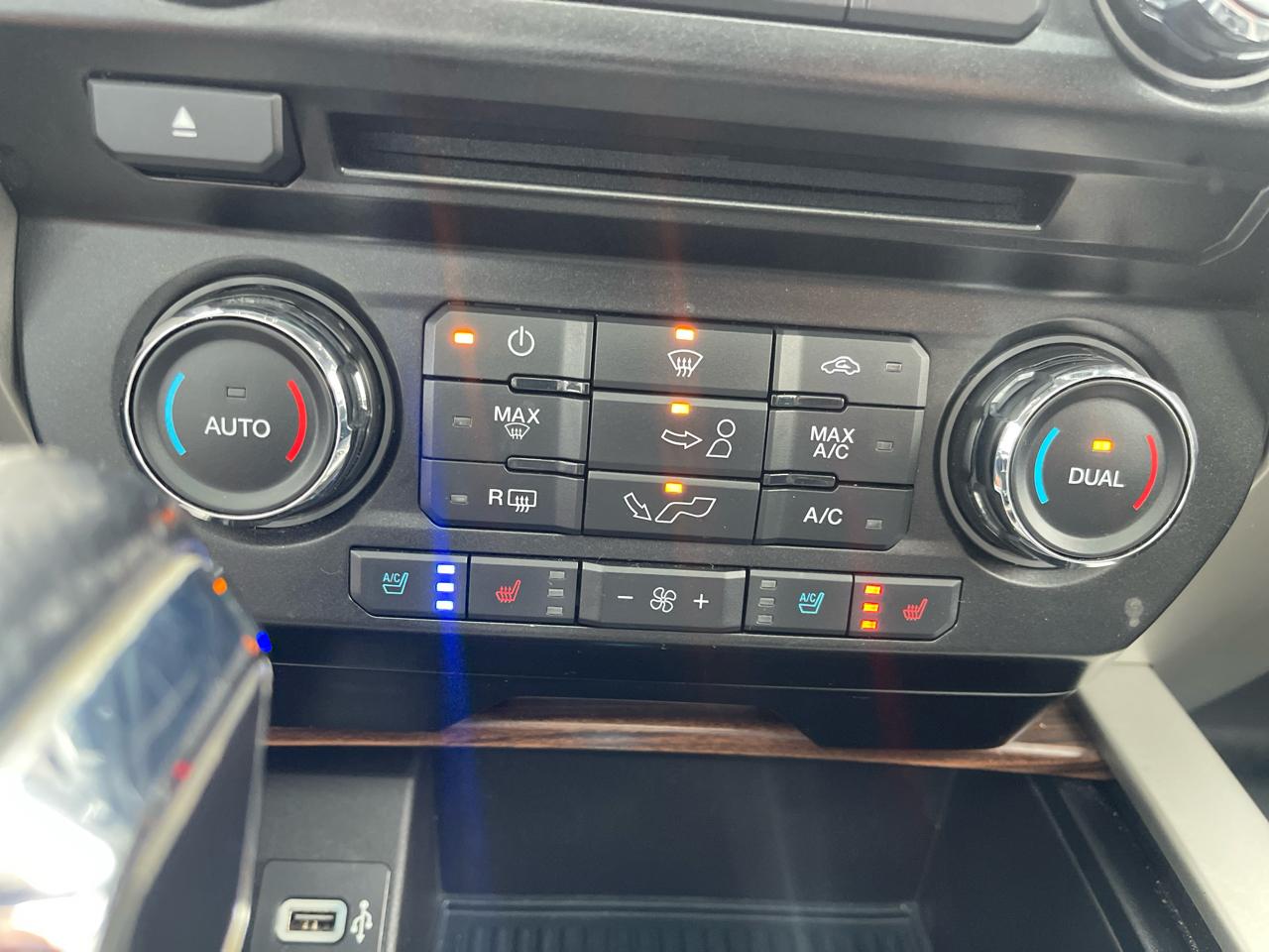 Ford F-150 2WD SuperCrew 157" Lariat 2017