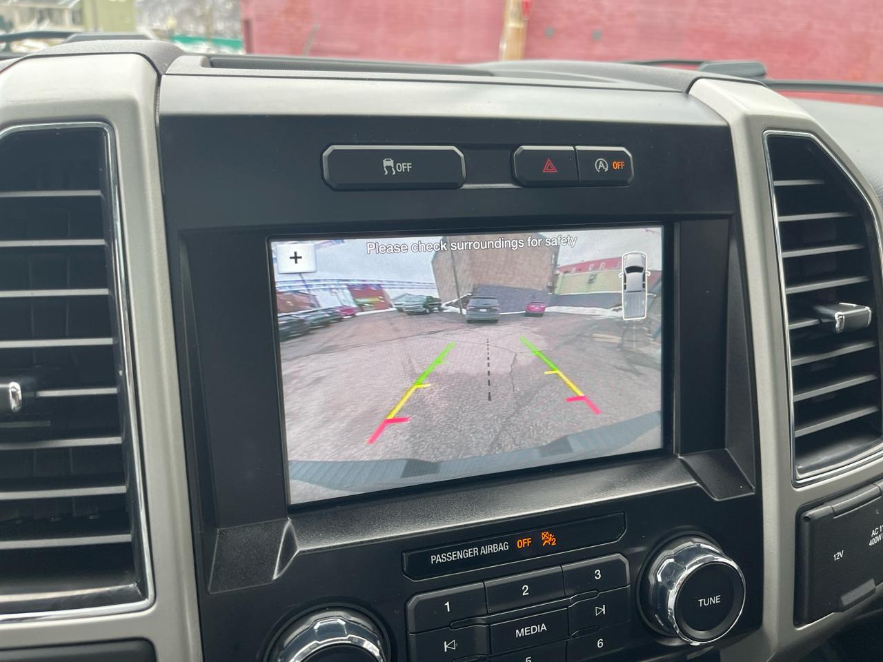 Ford F-150 2WD SuperCrew 157" Lariat 2017