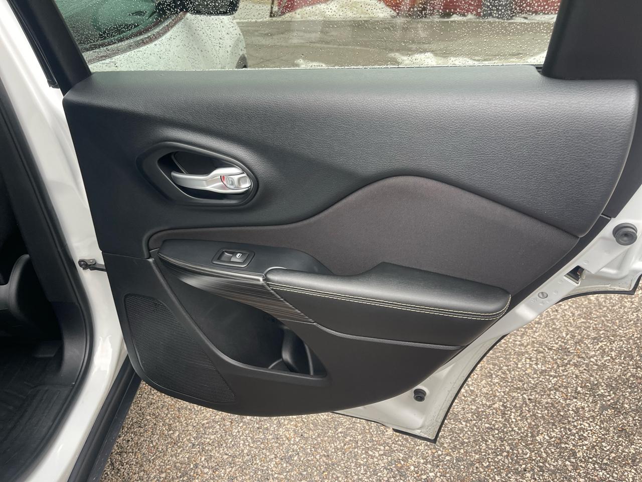 Jeep Cherokee 4WD 4dr Latitude 2015