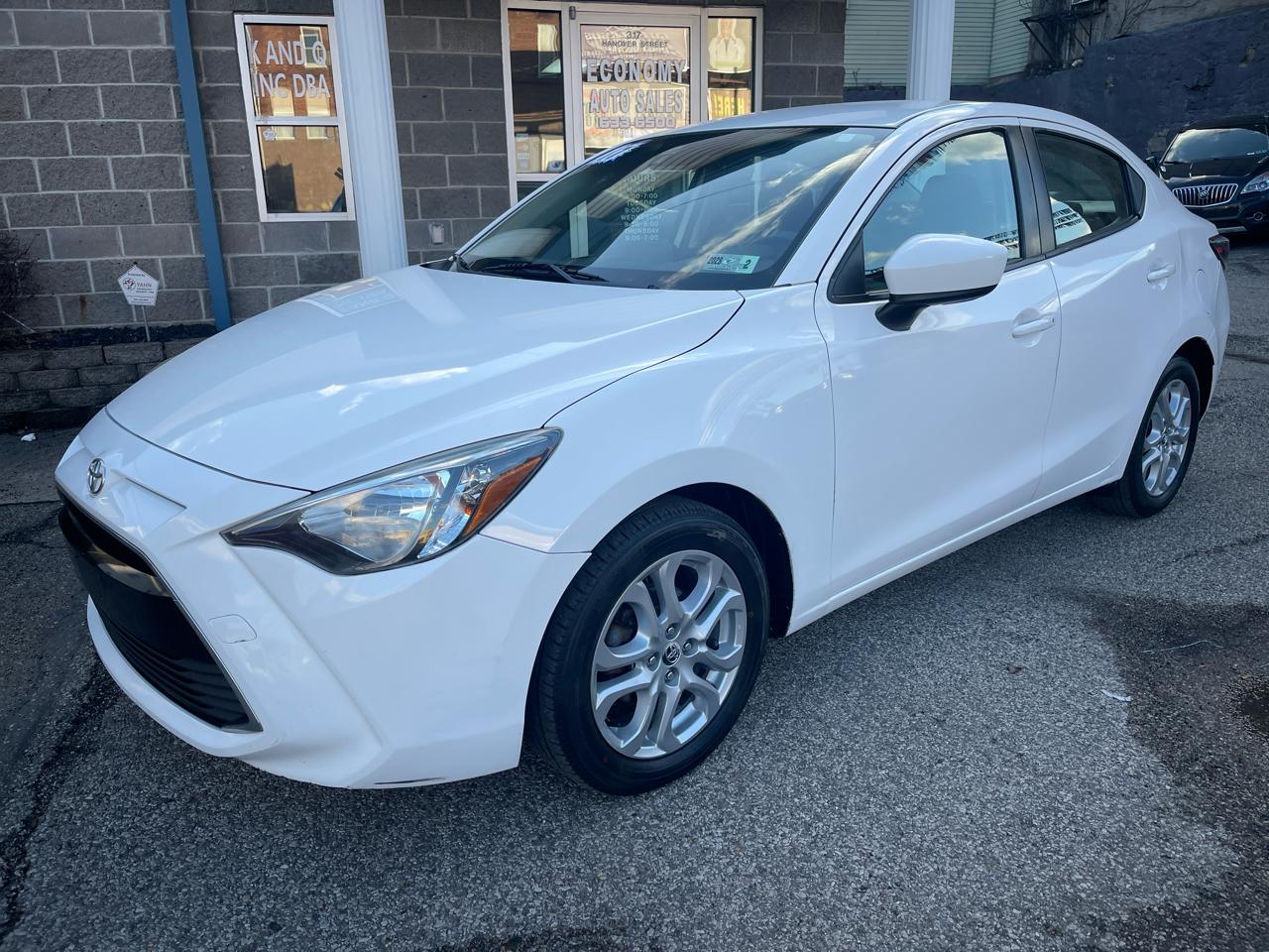 Toyota Yaris iA Auto (Natl) 2017