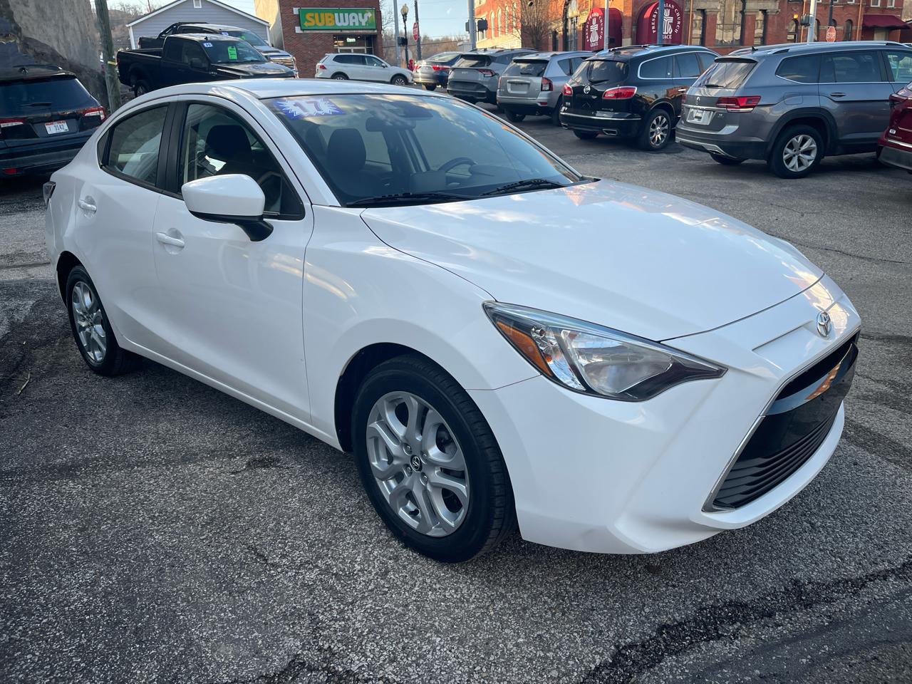 Toyota Yaris iA Auto (Natl) 2017